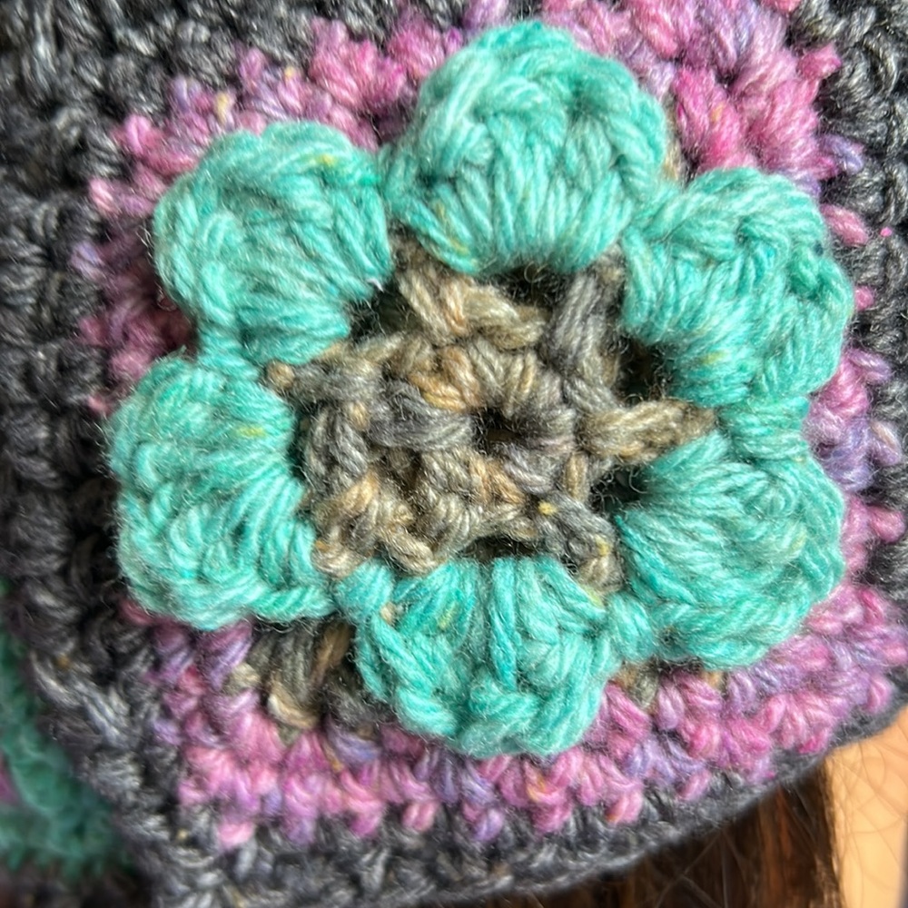 Crochet  flowers medium beanie wool blend winter new cute - Picture 6 of 10
